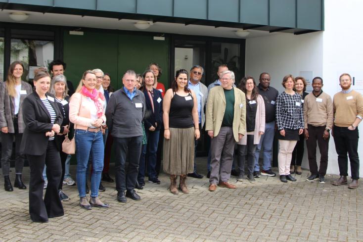 Gruppenbild der Teilnehmenden der DZK-Abschlusskonferenz im April 2023.